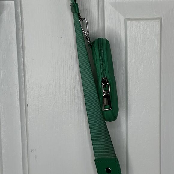 Madden NYC Utility Buckle Y2K Crossbody Bag Pouch Kelly Green Viral - Picture 4 of 11